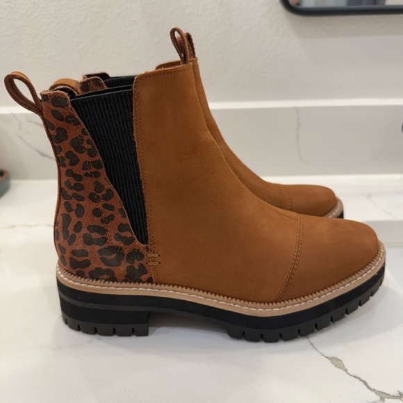 Toms Brown Ankle Boots with Leopard Accent - Picture 1 of 7